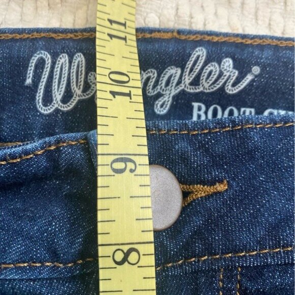 Wrangler Women's Boot Cut Jeans Size 15x30 Mid-Rise Denim Blue Classic Style - Picture 6 of 8